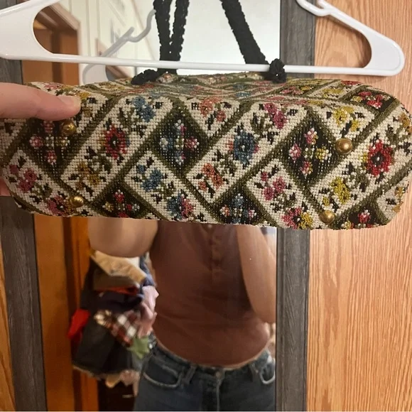 Elegant Black and Multicolor Embroidered Shoulder Bag - Picture 4 of 5